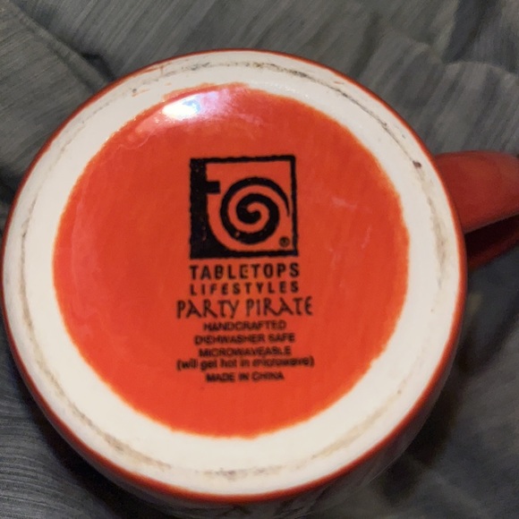 Tabletops Lifestyles Party Pirate skeleton mug - Picture 5 of 8